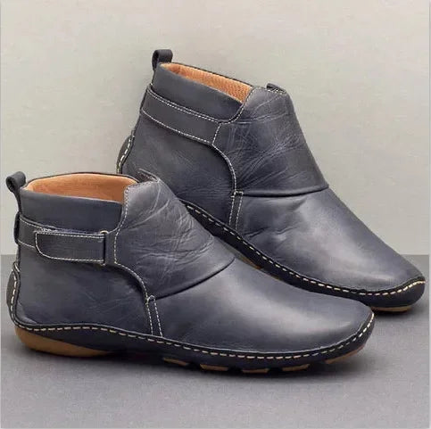 CD | Botine din piele cu ornamente contrastante