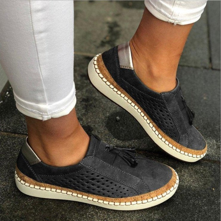 CD | Adidași slip-on cu detaliu ciucure