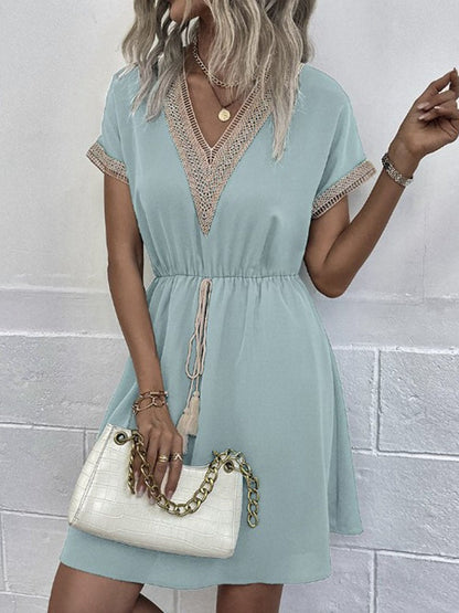 CD | Rochie mini lejeră cu dantelă