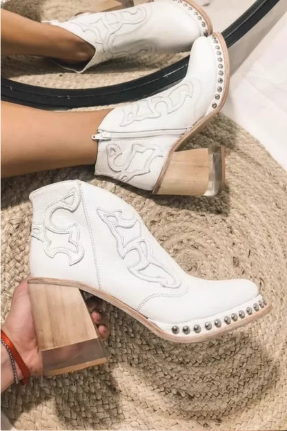 CD | Cizme de susținere și trendy
