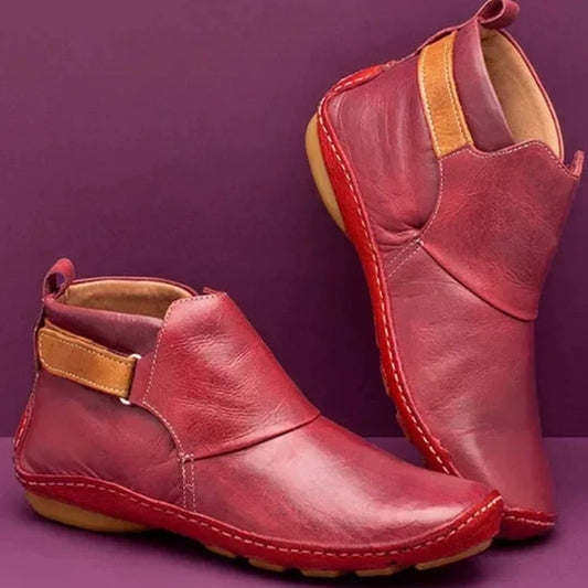 CD | Botine din piele cu ornamente contrastante