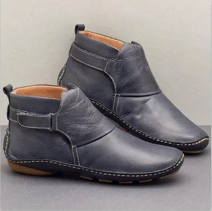 CD | Botine din piele cu ornamente contrastante