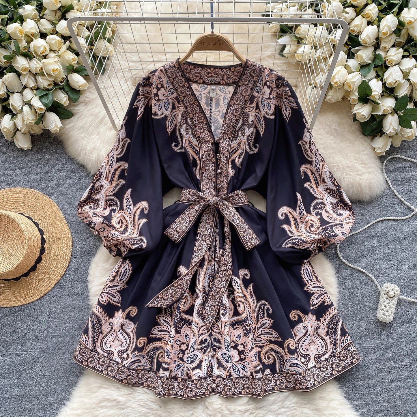 CD | Rochie mini elegantă cu imprimeu vintage, mâneci bufante în linie A și decolteu în V