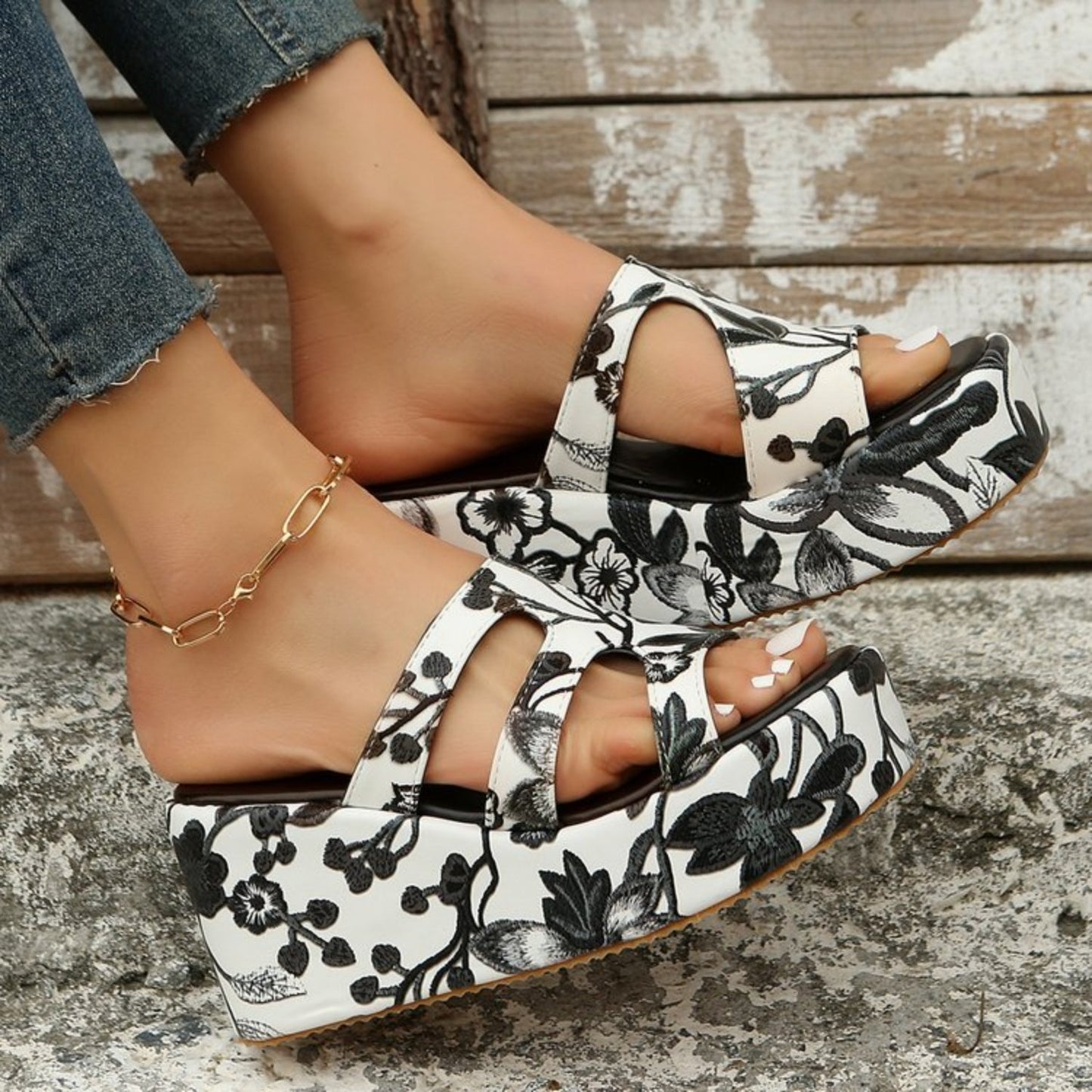 CD | Sandale cu decupaj floral peep toe